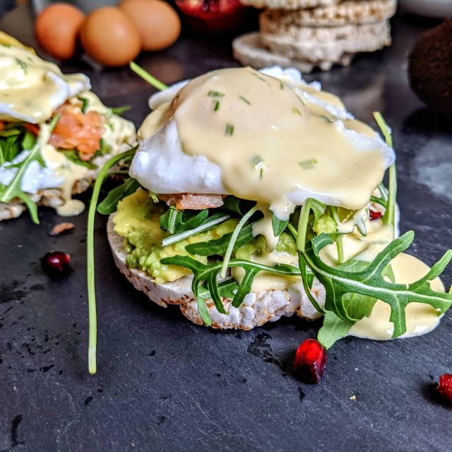 Eggs Benedict on rice cakes
.
.
.
#eggs #benedict #ricecakes #easy #tasty #delicious #dairyfree #glutenfree #food #recipe 
.
.
.
https://quintessentialmeals.com/rice-cake-eggs-benedict/